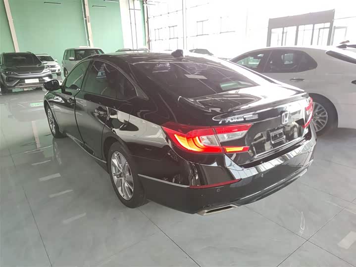 Фото 5 - Honda Accord