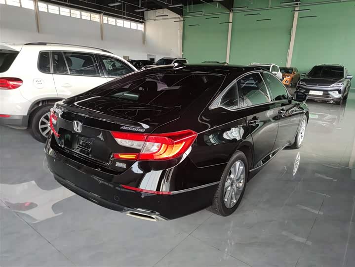 Фото 7 - Honda Accord