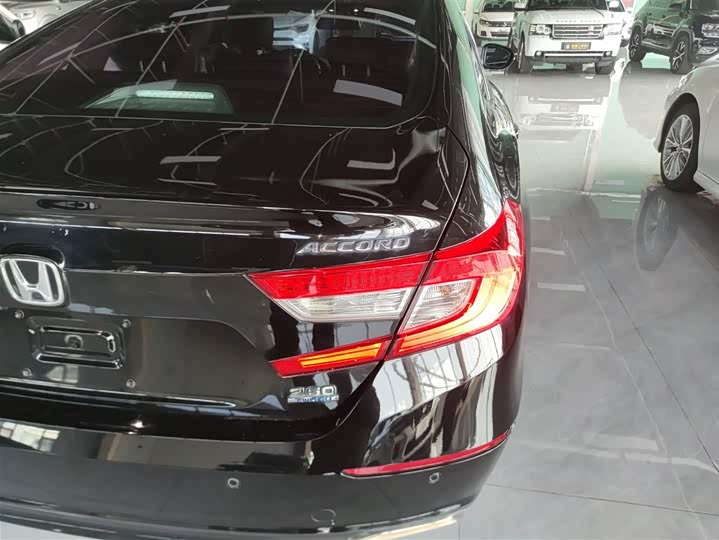 Фото 8 - Honda Accord