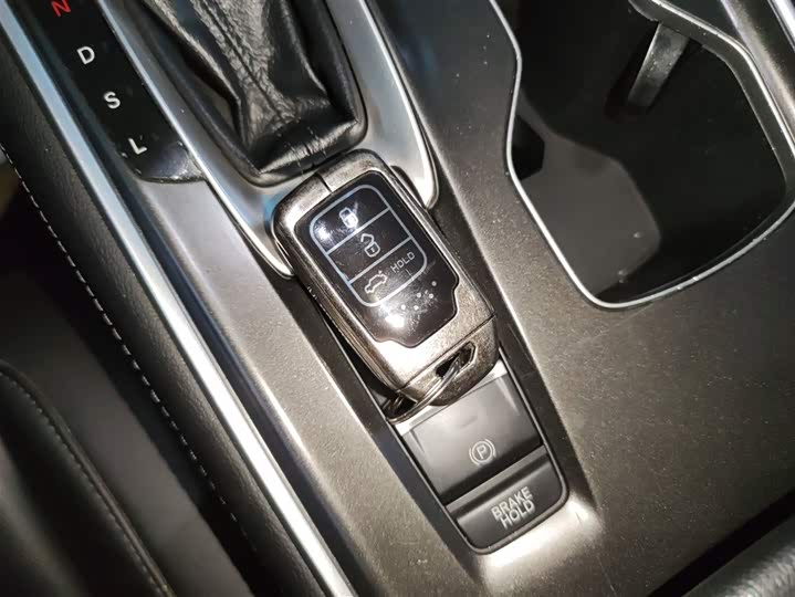 Фото 9 - Honda Accord