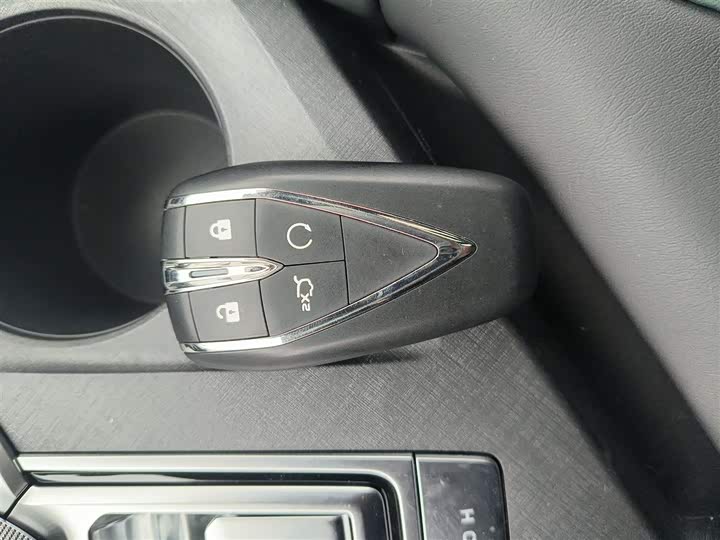 Фото 9 - Changan UNI-V Hybrid