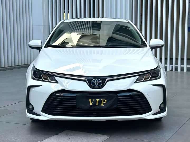 Фото 2 - Toyota Corolla