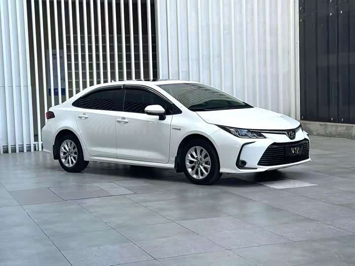 Фото 3 - Toyota Corolla