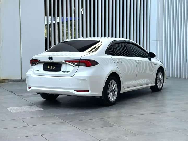 Фото 9 - Toyota Corolla