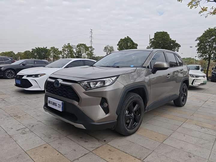 Фото 1 - Toyota RAV4