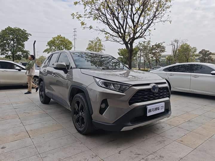 Фото 3 - Toyota RAV4