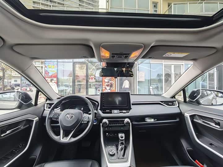 Фото 6 - Toyota RAV4