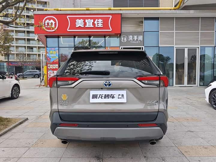 Фото 8 - Toyota RAV4