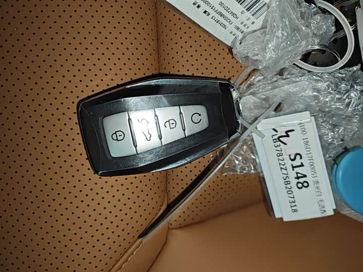 Фото 9 - Geely Atlas L