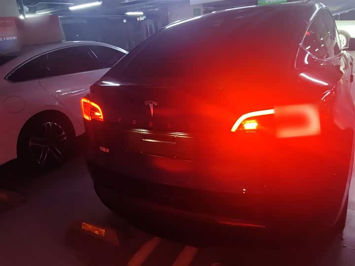 Фото 6 - Tesla Model Y