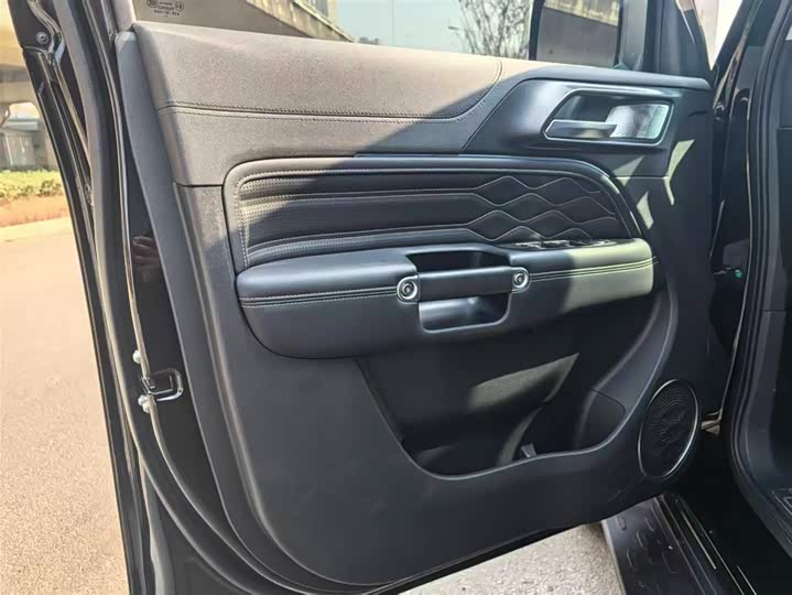 Фото 8 - Tank 300