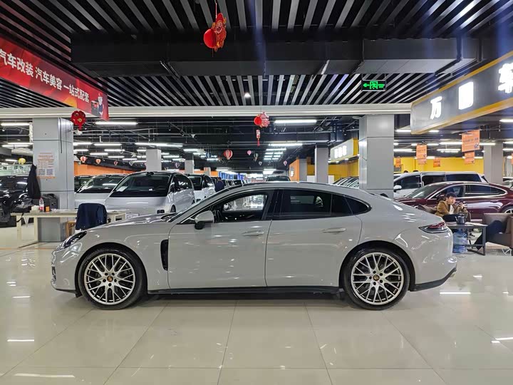 Фото 3 - Porsche Panamera