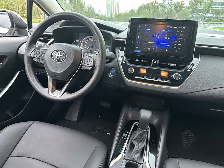 Фото 8 - Toyota Corolla