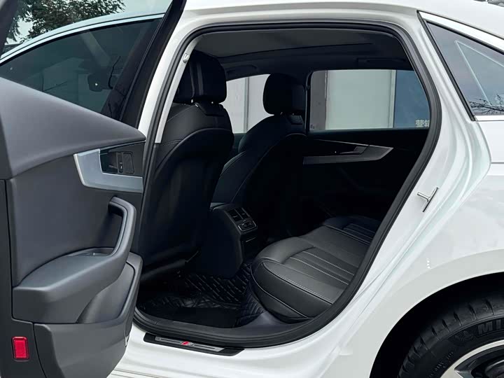 Фото 3 - Audi A4L