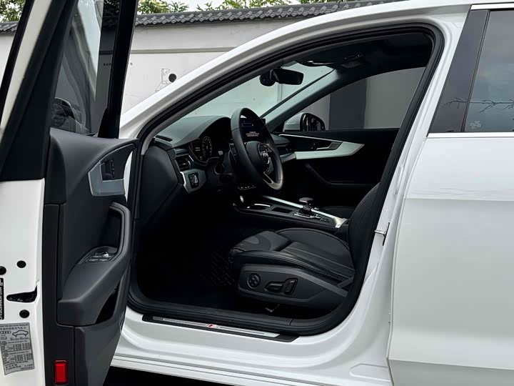 Фото 4 - Audi A4L