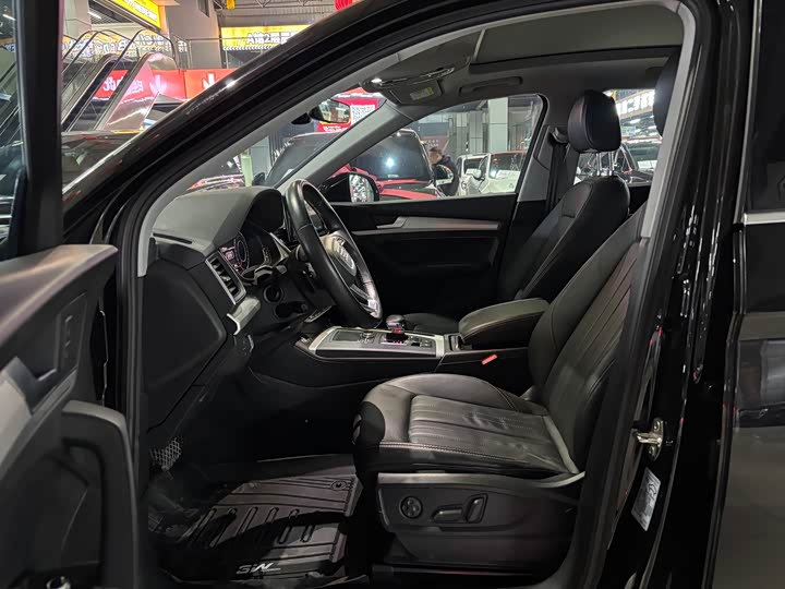 Фото 6 - Audi Q5L