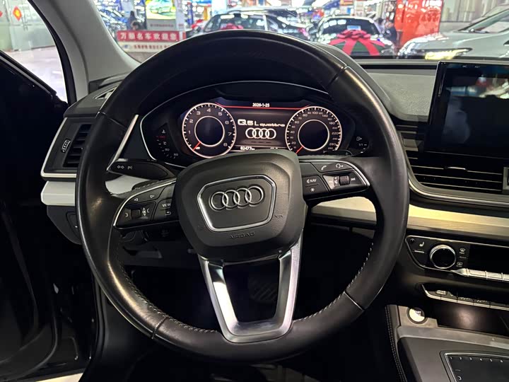 Фото 9 - Audi Q5L