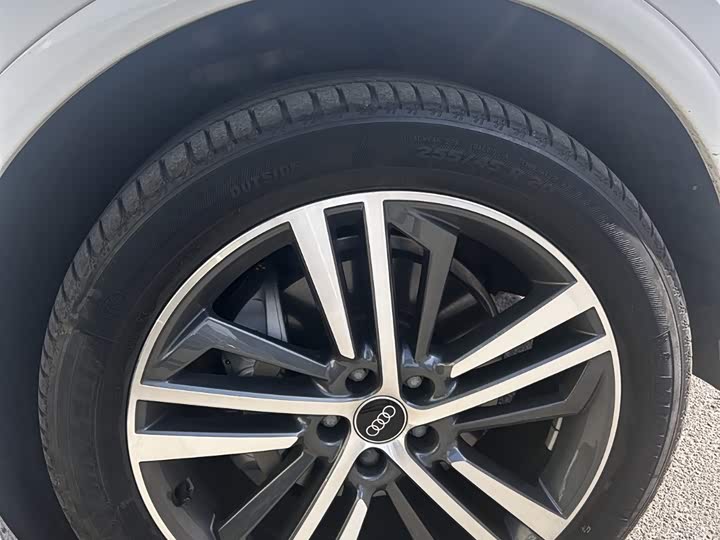 Фото 3 - Audi Q5L