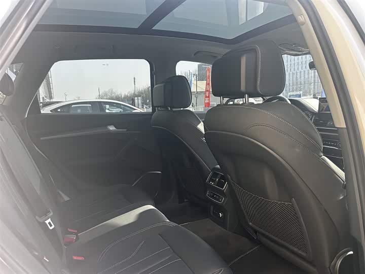 Фото 6 - Audi Q5L