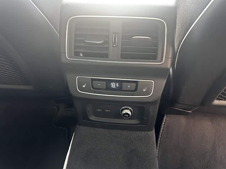 Фото 7 - Audi Q5L