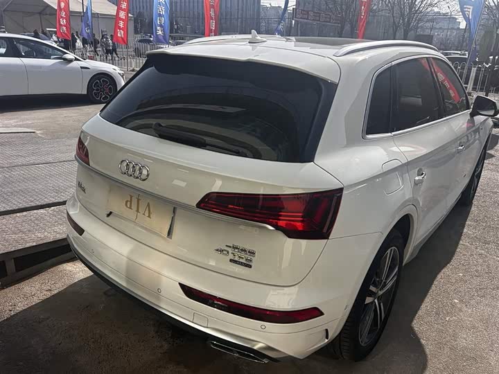 Фото 9 - Audi Q5L
