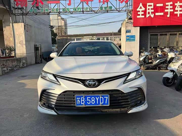 Фото 2 - Toyota Camry