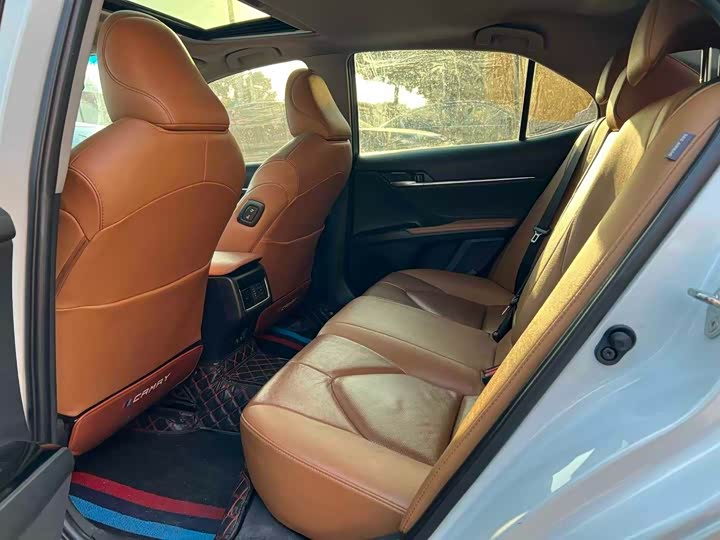 Фото 9 - Toyota Camry