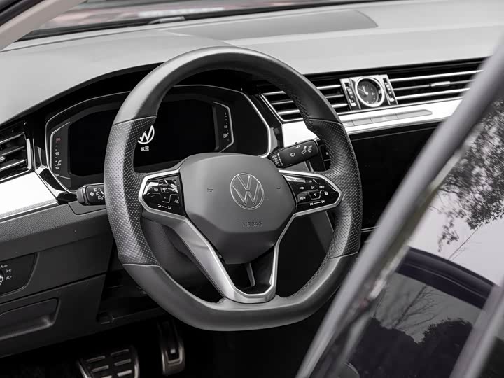 Фото 7 - Volkswagen Sagitar L