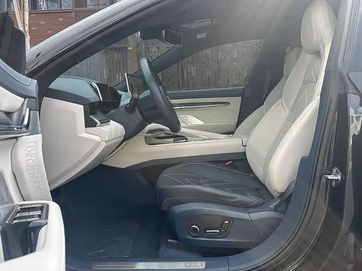 Фото 4 - Zeekr 001