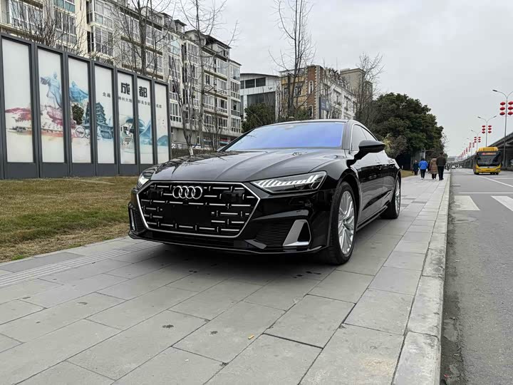Фото 1 - Audi A7L