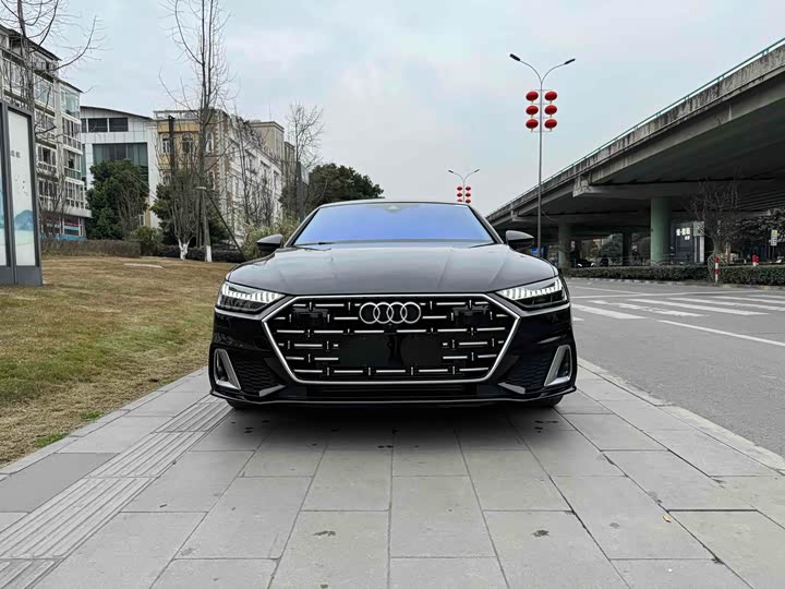 Фото 2 - Audi A7L