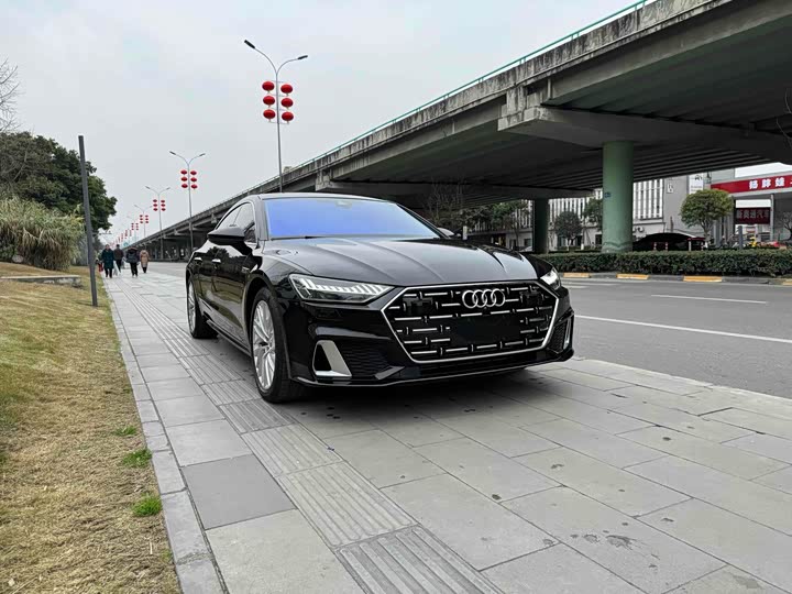 Фото 3 - Audi A7L