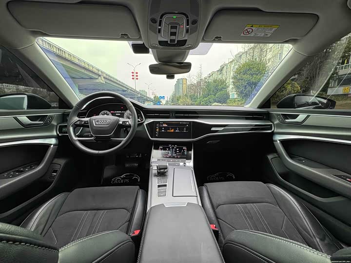 Фото 5 - Audi A7L