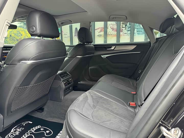 Фото 6 - Audi A7L