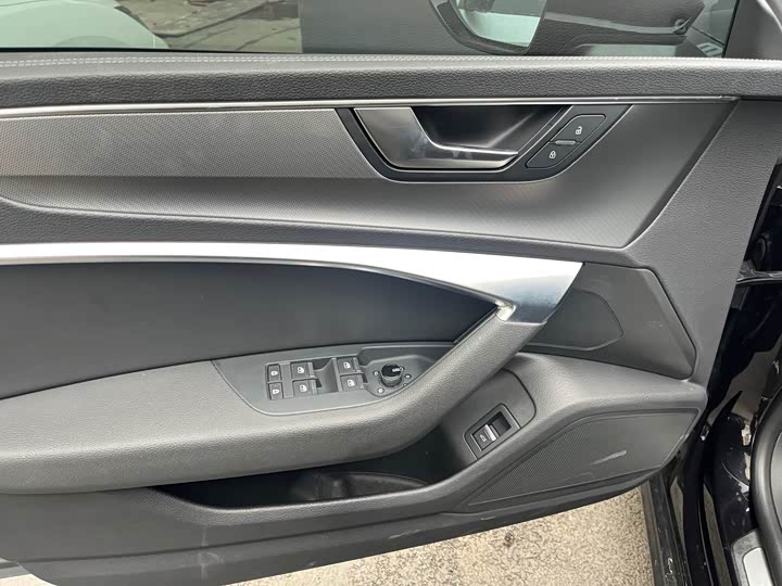 Фото 7 - Audi A7L