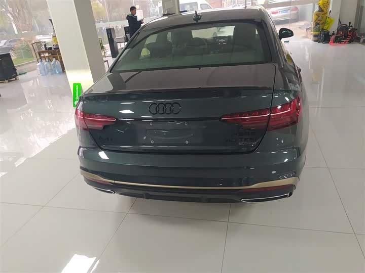 Фото 6 - Audi A4L