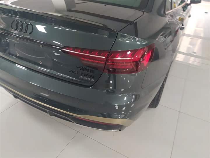 Фото 8 - Audi A4L