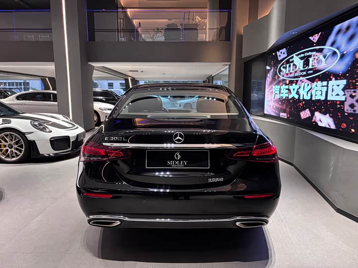 Фото 5 - Mercedes-Benz E-Class