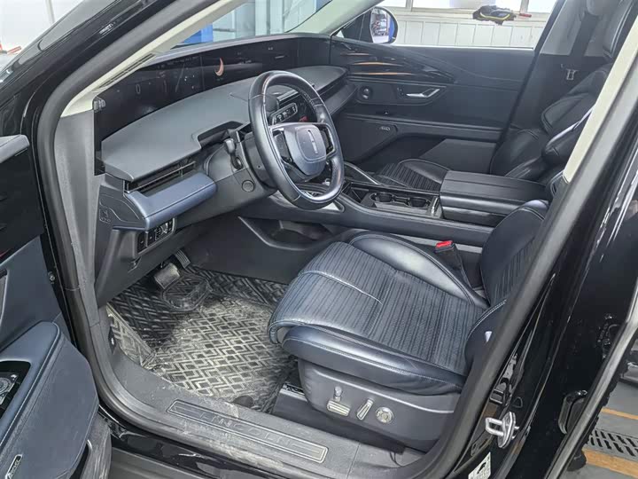 Фото 2 - Lincoln Nautilus