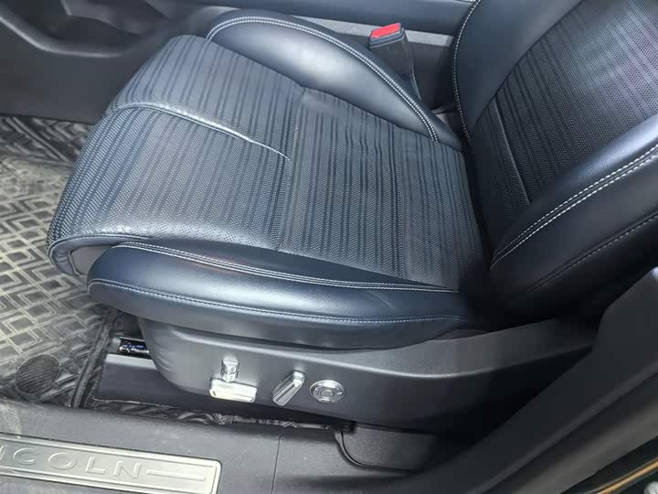 Фото 4 - Lincoln Nautilus