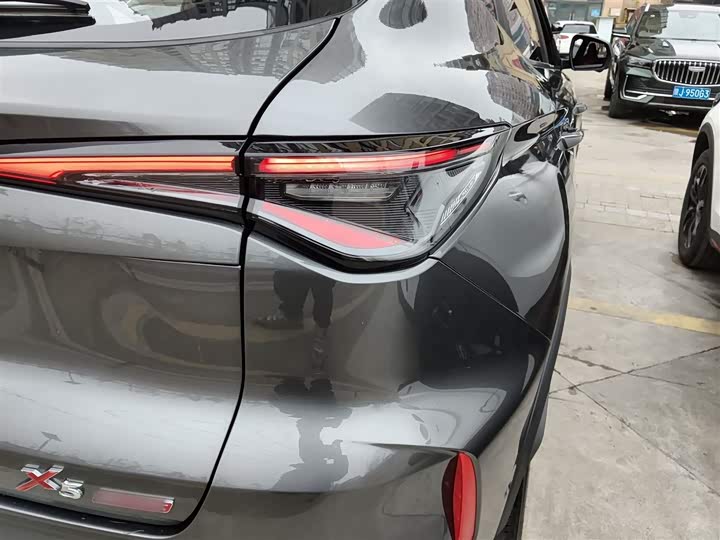 Фото 8 - Changan X5 Plus