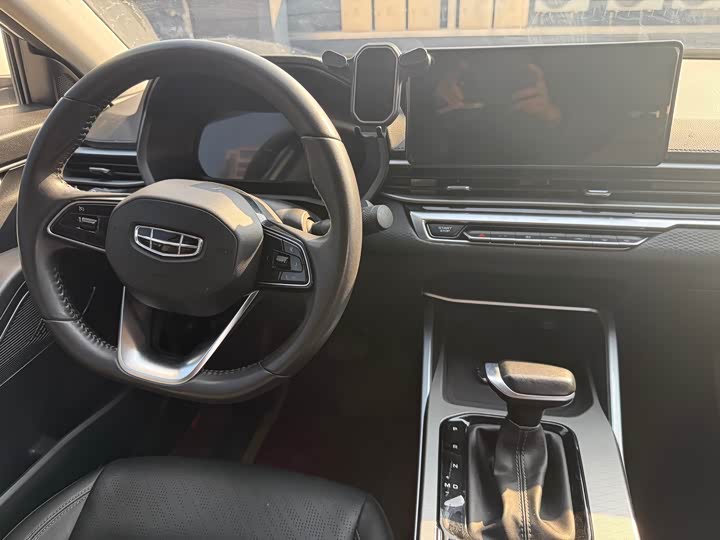 Фото 6 - Geely Emgrand