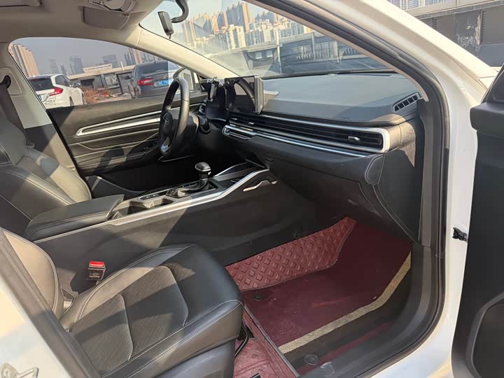 Фото 8 - Geely Emgrand