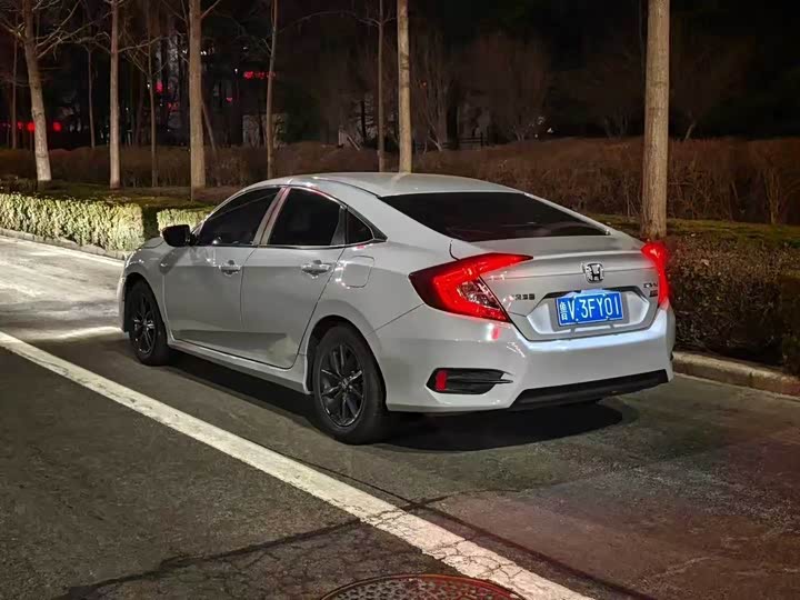 Фото 2 - Honda Civic