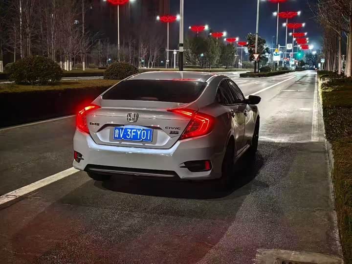 Фото 4 - Honda Civic