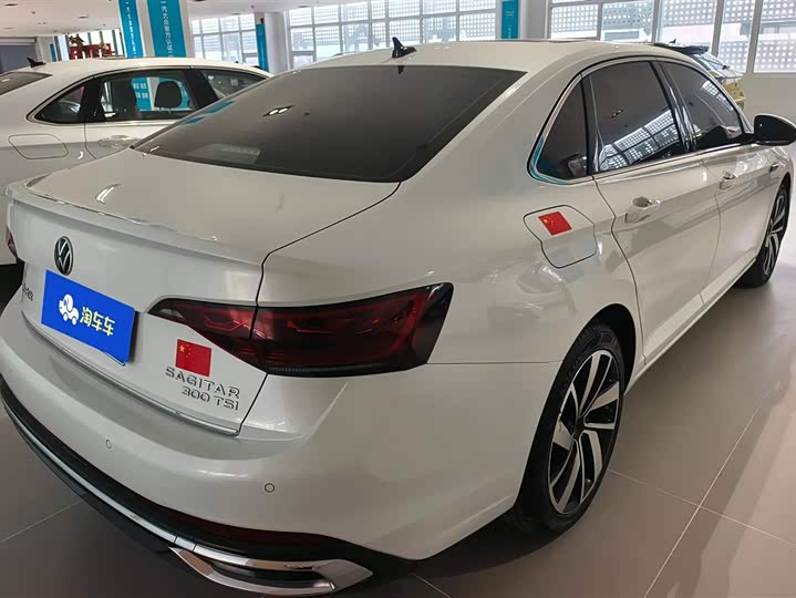 Фото 3 - Volkswagen Sagitar L