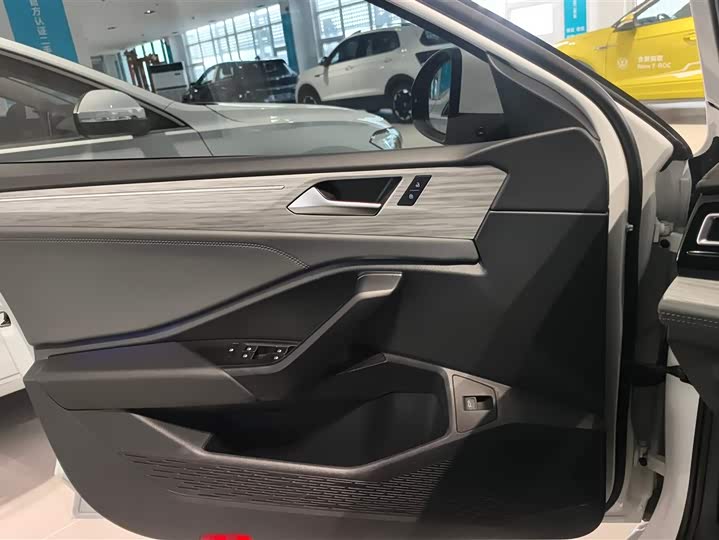 Фото 7 - Volkswagen Sagitar L