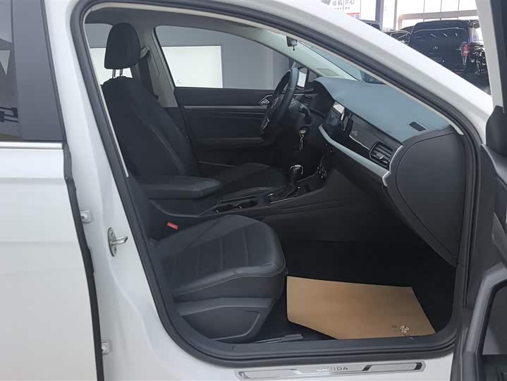 Фото 8 - Volkswagen Lavida