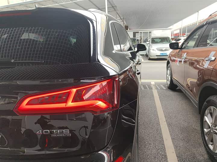 Фото 8 - Audi Q5L