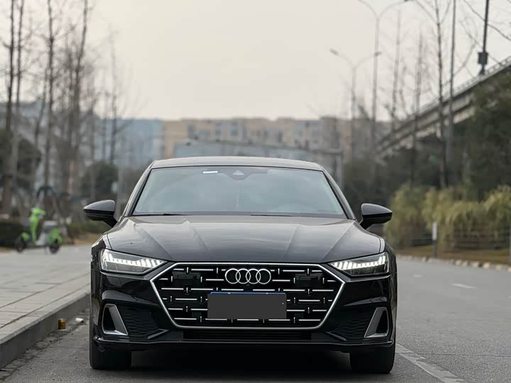Фото 2 - Audi A7L